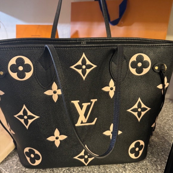Louis Vuitton Neverfull MM - Picture 2 of 6